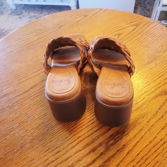 Stylish Braided Sandals in Tan - Picture 4 of 5